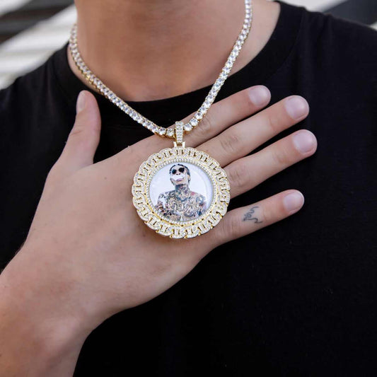 Replaceable Portrait Pendant